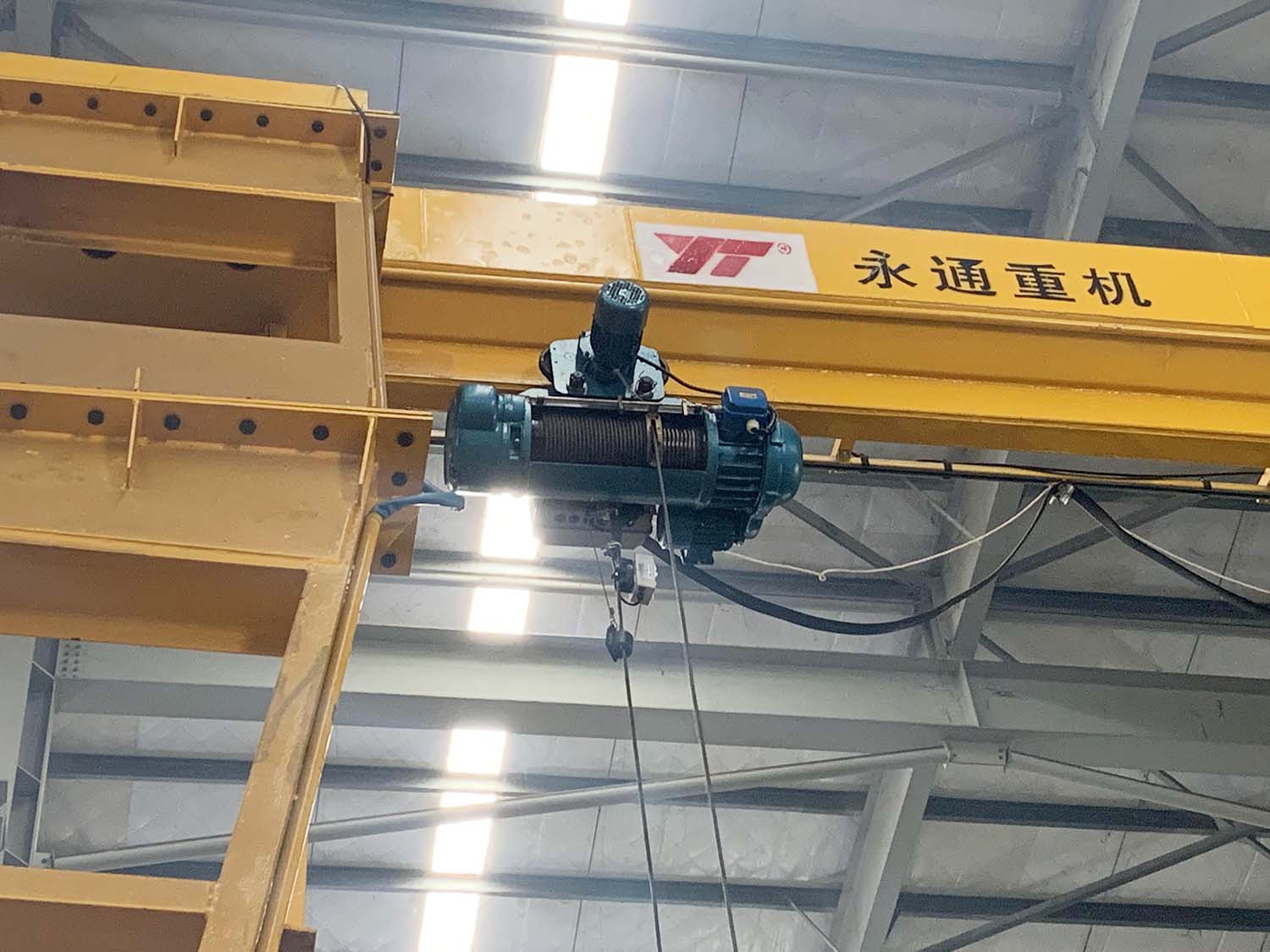 2.8T半龍門(mén)起重機3