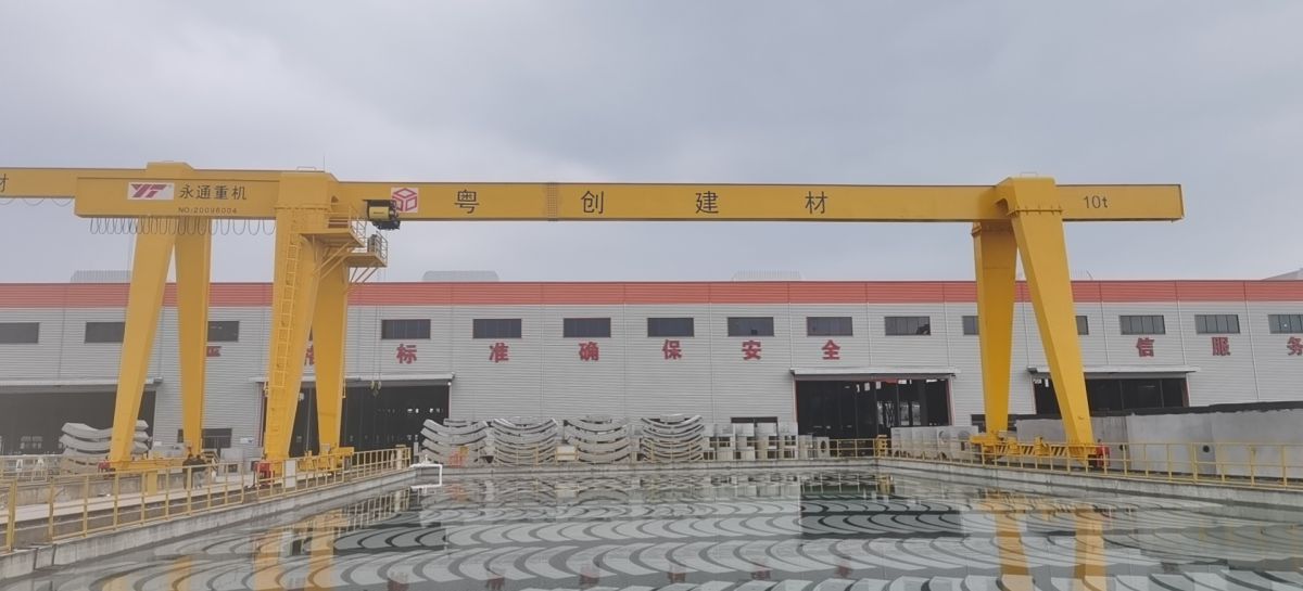 粵創(chuàng  )建材MHO10-28-3門(mén)式起重機