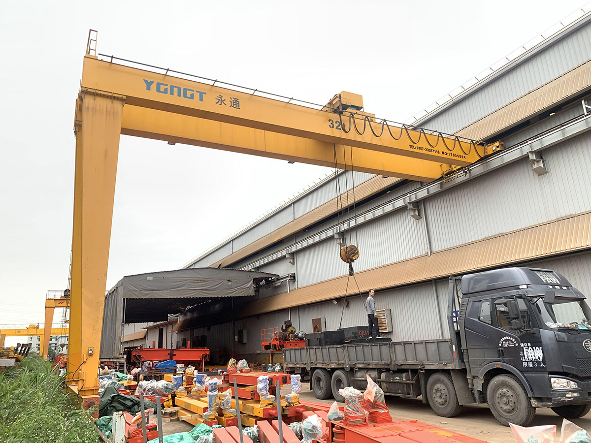 MGB型雙梁半門(mén)式起重機33